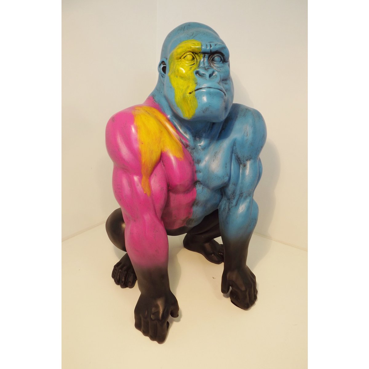 Sitzende Gorilla Figur 50cm Bunt Affe bemalt Kunst Modell Statue
